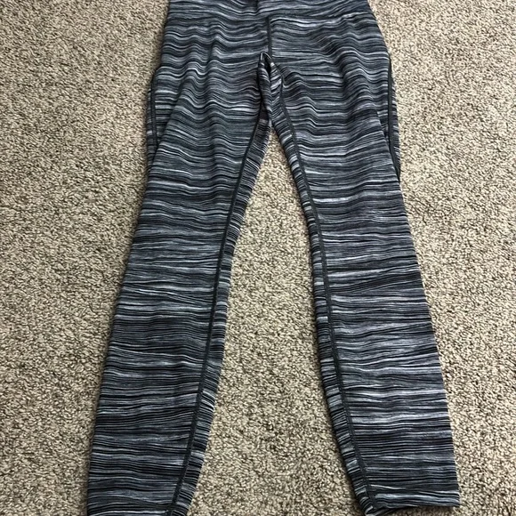 Lululemon Train Times 7/8 Pant *25" size 6 - Picture 3 of 6